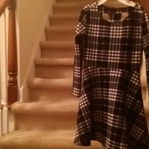Black and white dress size 5/6.